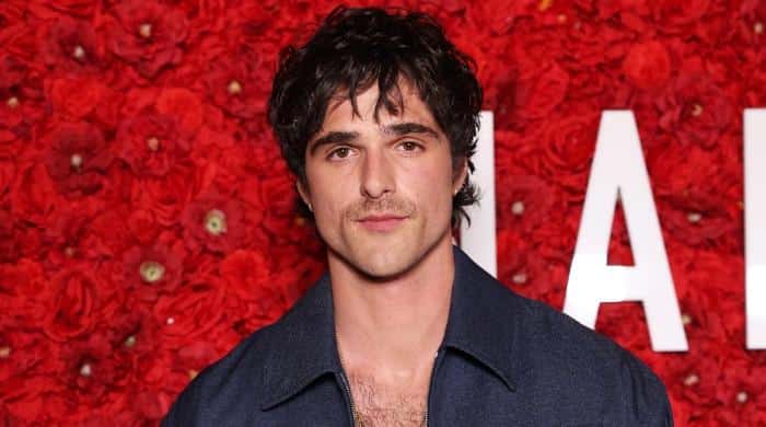 Jacob Elordi pushes back at paparazzi after crowded Paris encounter 1 l 638687 011729 updates dORt5j