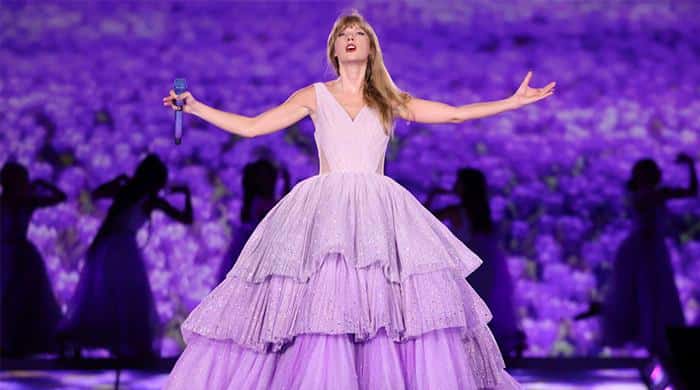 How did Taylor Swift buy back her masters? Taylor Swift back 1 l 638926 010737 updates B4ltzD