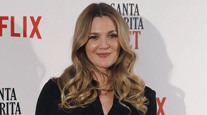 Drew Barrymore embraces aging with makeup-free selfie 1 l 641596 011409 updates 8Poog5