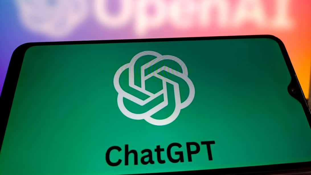 chatgpt mobile logo gettyimages 2123634595 EjD8wH