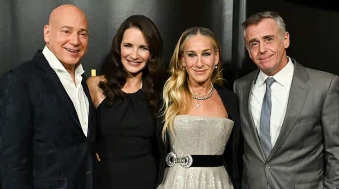 Sarah Jessica Parker reunites with 'Sex and the City' co-stars at Golden Eve 1 l 644069 094441 updates 7fL1an