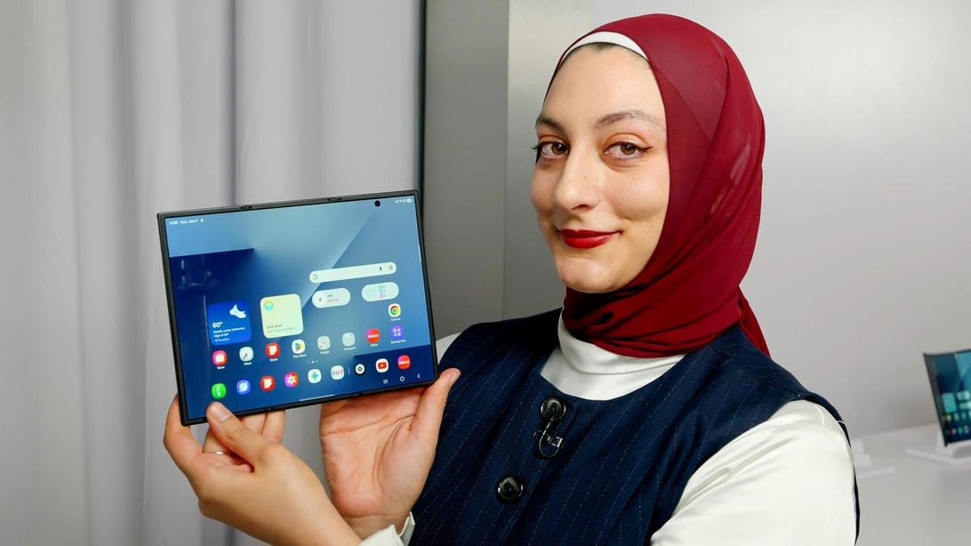 bought galaxy - I Bought the Galaxy Z TriFold for Over $3,000. Follow Along as I Test It (Live Updates) 1 samsung galaxy z trifold jan04 celso broll 2 ts 00 14 34 18 still006 3 cgEuTz